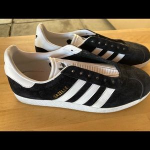 ADIDAS GAZELLE, size 8.5, black, 3-Stripes